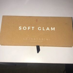 Anastasia Beverly Hills Soft Glam Palette